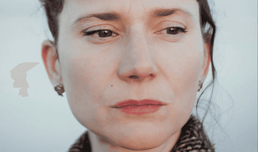 Portræt af Claire-Louise Bennett
