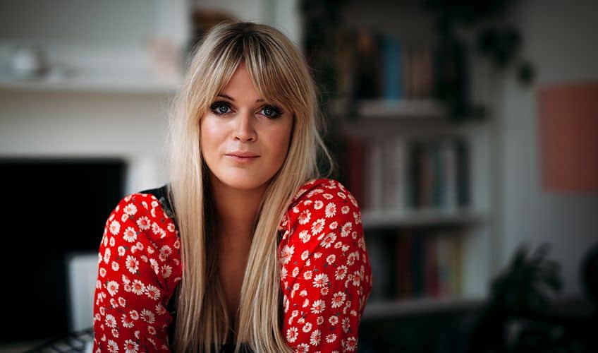 Portræt af Dolly Alderton