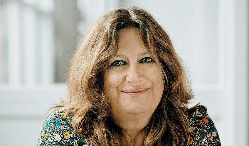 Portræt af Elly Griffiths