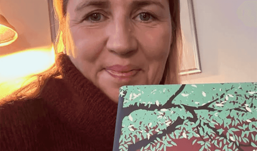 Mette Frederiksen-selfie med bog