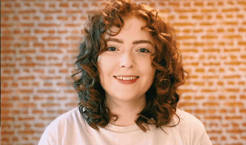 Portræt af Alice Oseman