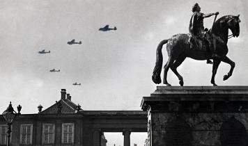 Tyske fly over Amalienborg i København den 9. april 1940