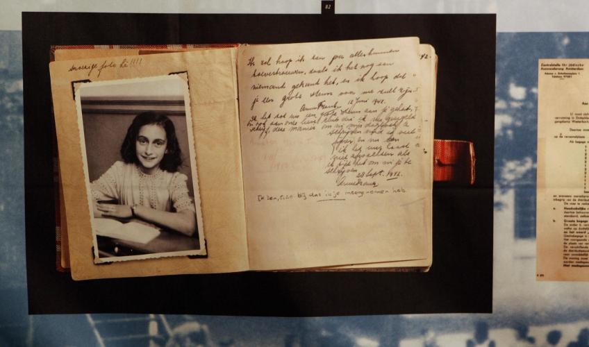 Anne Franks dagbog vist ved en udstilling